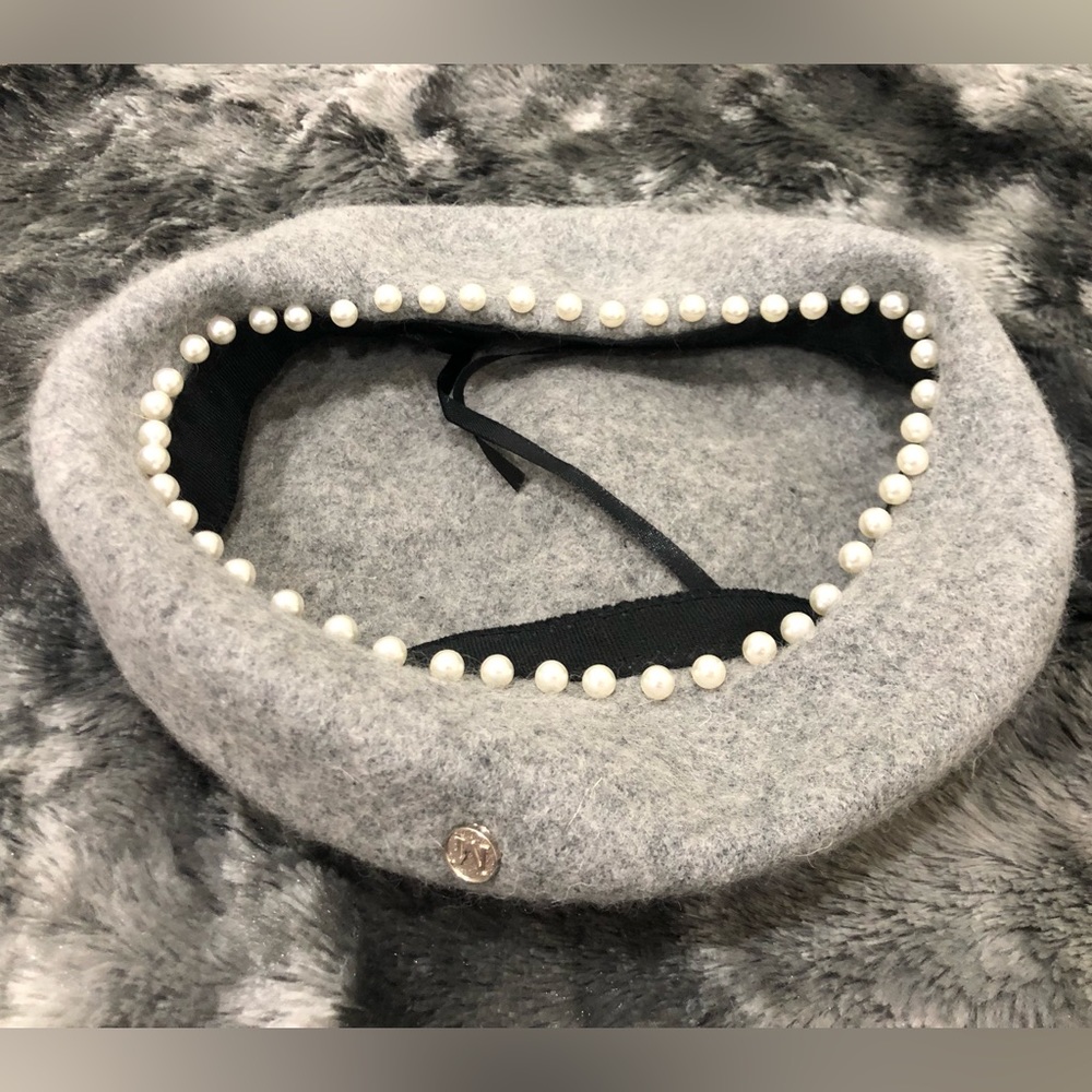CUTE PEARL GRAY WOOL LIKE OR CASHMERE BERET